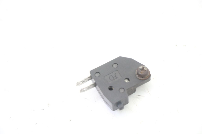 photo de WŁĄCZNIK ŚWIATEŁ STOP PRAWY SYM ORBIT 2 4T 50 (2008 - 2017) - Szczegół części