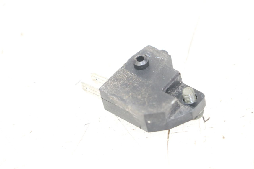 photo de WŁĄCZNIK ŚWIATEŁ STOP PRAWY SYM ORBIT III 3 4T 50 (2018 - 2021) - Szczegół części