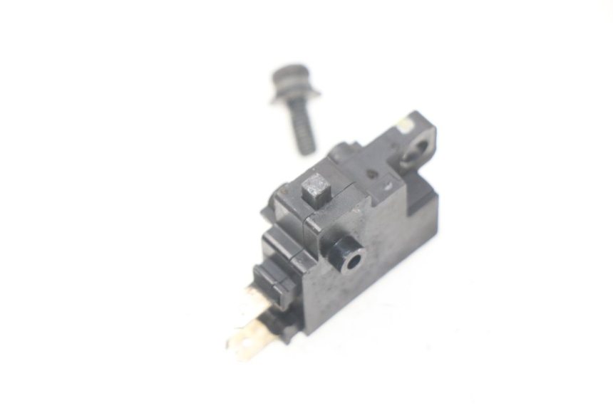 photo de WŁĄCZNIK ŚWIATEŁ STOP PRAWY HONDA PCX (JF47) 125 (2012 - 2013) - Szczegół części