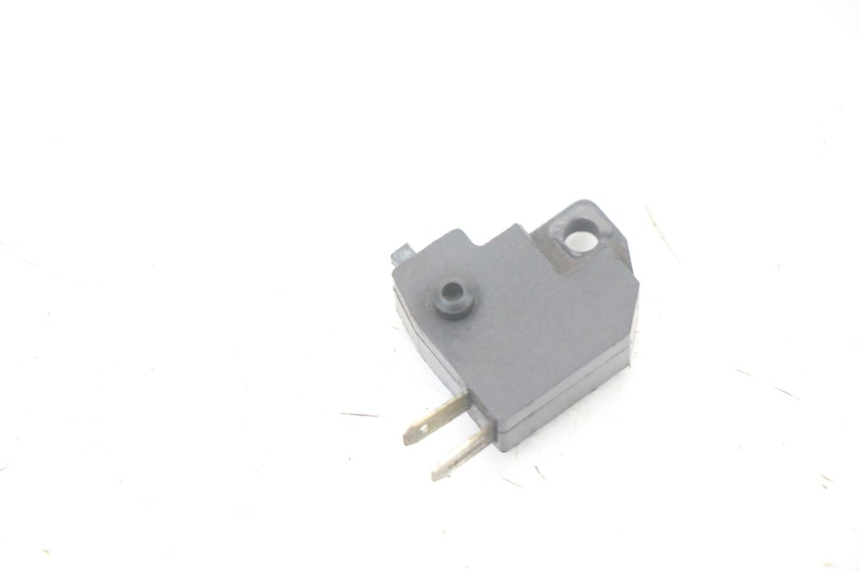 photo de WŁĄCZNIK ŚWIATEŁ STOP PRAWY PEUGEOT KISBEE 2T 50 (2010 - 2017) - Zoom stanu zużycia