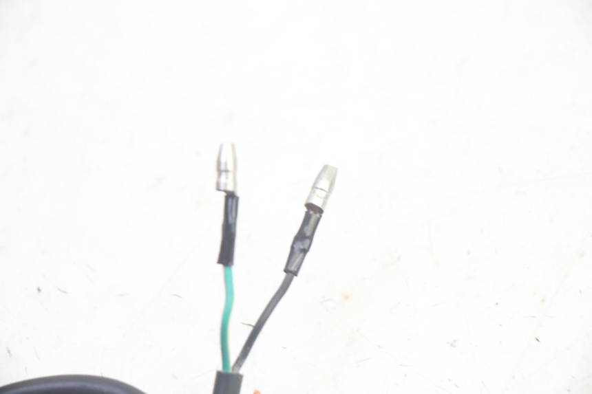 photo de WŁĄCZNIK ŚWIATEŁ STOP PRAWY EFUN PUSA 1 - Zbliżenie techniczne