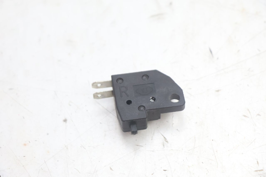 photo de PRAWO WYŁĄCZNIK ŚWIATEŁ STOP JM MOTORS R-MAX TECH 50 (2024 - 2026) - Zoom stanu zużycia
