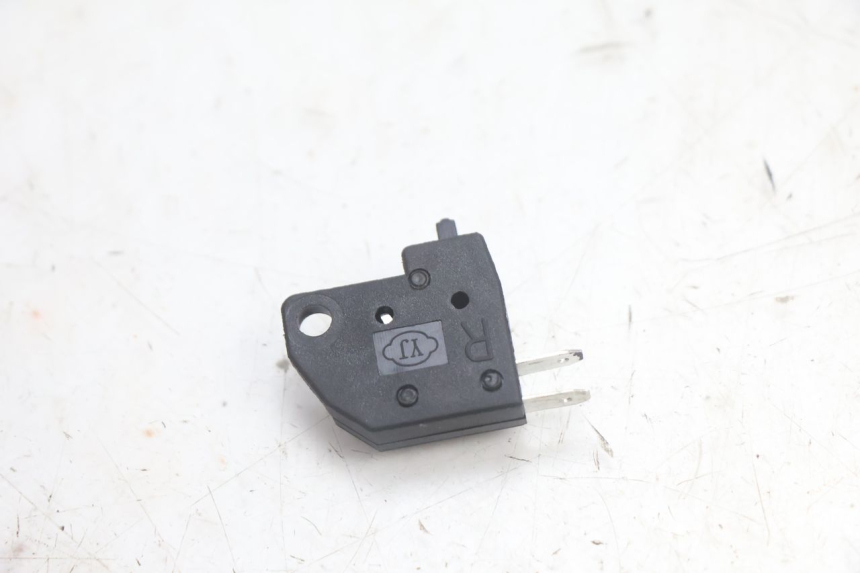 photo de PRAWO WYŁĄCZNIK ŚWIATEŁ STOP JM MOTORS R-MAX TECH 50 (2024 - 2026) - Inny kąt widzenia