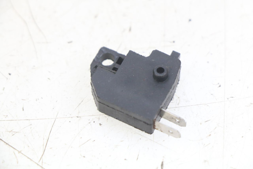 photo de WŁĄCZNIK ŚWIATEŁ STOP PRAWY GAS-GAS SM ROOKIE 50 (2001 - 2005) - Zoom stanu zużycia