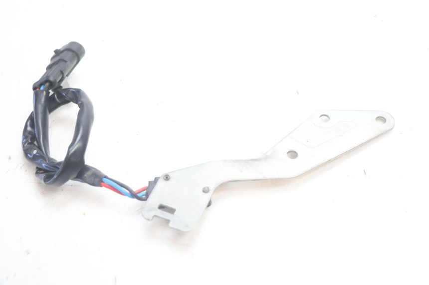 photo de PRAWO WYŁĄCZNIK ŚWIATŁA STOP CAN-AM SPYDER RS 1000 (2008 - 2012) - Inny kąt widzenia