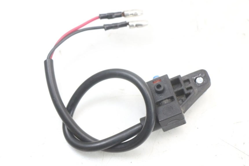 photo de WŁĄCZNIK ŚWIATEŁ STOP PRAWY VASTRO STREET X 4T 50 (2016 - 2021) - Zoom stanu zużycia