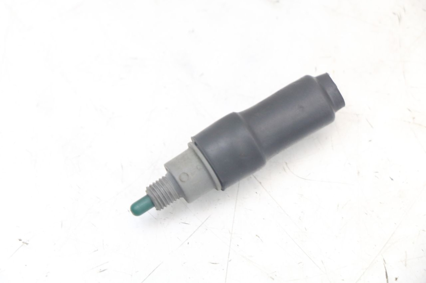 photo de WŁĄCZNIK ŚWIATEŁ STOP PRAWY MBK STUNT NAKED 50 (2004 - 2018) - Widok główny