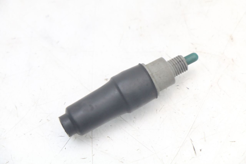 photo de WŁĄCZNIK ŚWIATEŁ STOP PRAWY MBK STUNT NAKED 50 (2004 - 2018) - Szczegół części