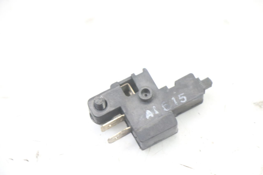 photo de WŁĄCZNIK ŚWIATEŁ STOP PRAWY SUZUKI GSX F GSXF 650 (2007 - 2015) - Inny kąt widzenia