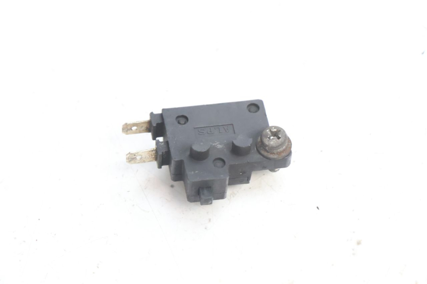 photo de WŁĄCZNIK ŚWIATEŁ STOP PRAWY YAMAHA TDM ABS 900 (2002 - 2014) - Szczegół części