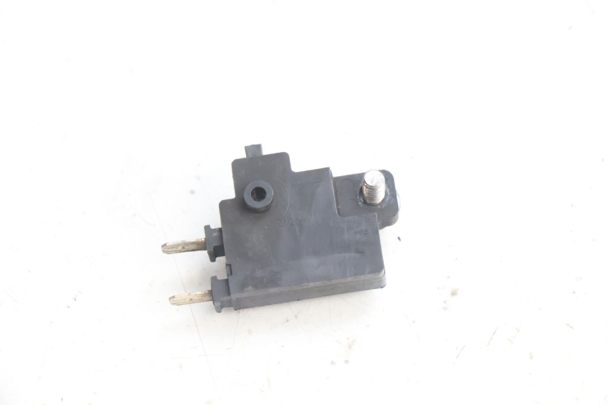 photo de WŁĄCZNIK ŚWIATEŁ STOP PRAWY YAMAHA TDM ABS 900 (2002 - 2014) - Zoom stanu zużycia