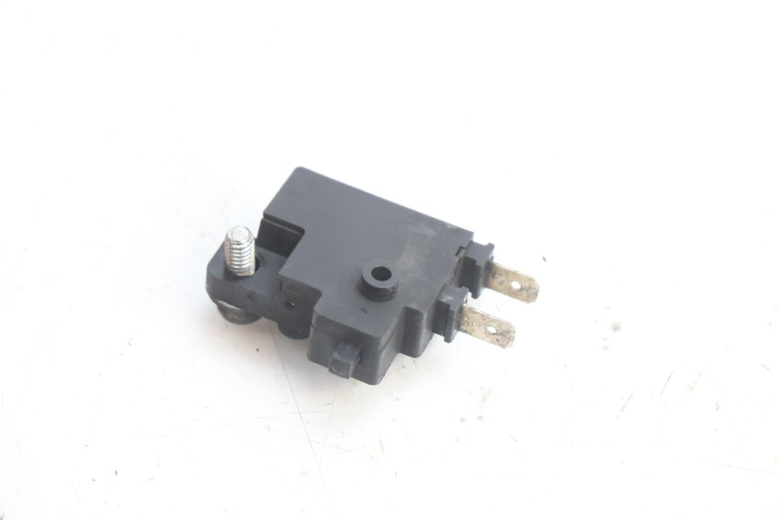 photo de WŁĄCZNIK ŚWIATEŁ STOP PRAWY YAMAHA TDM ABS 900 (2002 - 2014) - Inny kąt widzenia