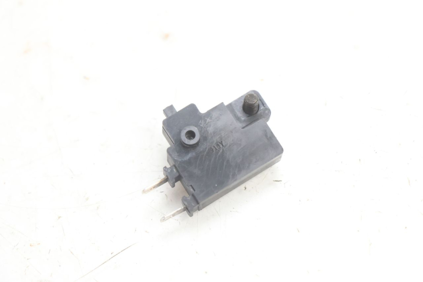 photo de WŁĄCZNIK ŚWIATEŁ STOP PRAWY HONDA VFR FI RC46 800 (1998 - 2001) - Zoom stanu zużycia
