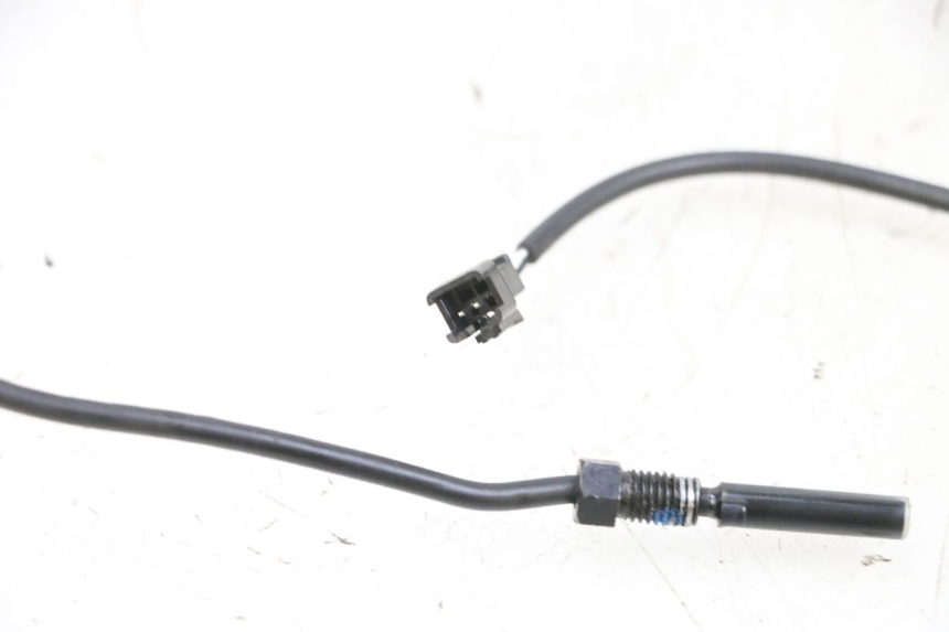 photo de WŁĄCZNIK ŚWIATEŁ STOP PRAWY DUALTRON VICTOR LIMITED 1 - Zbliżenie techniczne