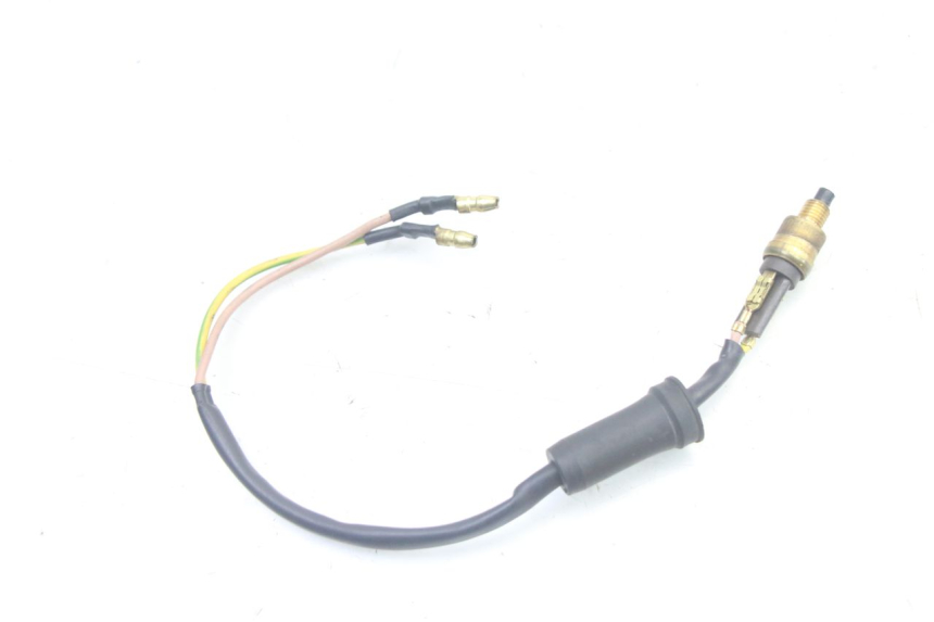 photo de WŁĄCZNIK ŚWIATEŁ STOP PRAWY YAMAHA WHY 50 (1998 - 2000) - Zbliżenie techniczne