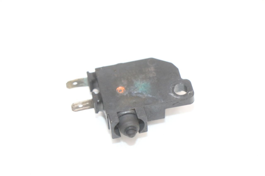 photo de WŁĄCZNIK ŚWIATEŁ STOP PRAWY YAMAHA XMAX X-MAX ABS 125 (2017 - 2020) - Zoom stanu zużycia