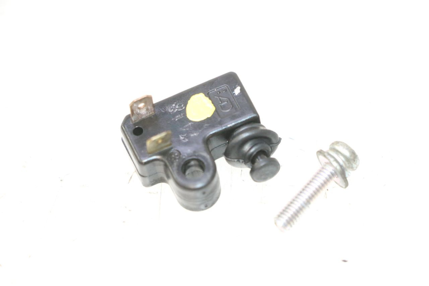 photo de WŁĄCZNIK ŚWIATEŁ STOP PRAWY YAMAHA XMAX X-MAX 125 (2006 - 2009) - Zoom stanu zużycia