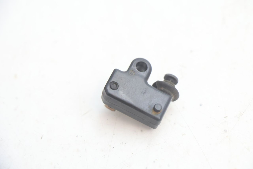 photo de WŁĄCZNIK ŚWIATEŁ STOP PRAWY YAMAHA XMAX X-MAX 125 (2006 - 2009) - Zoom stanu zużycia