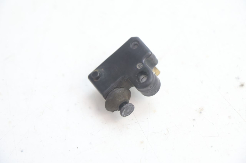 photo de WŁĄCZNIK ŚWIATEŁ STOP PRAWY YAMAHA XMAX X-MAX 125 (2006 - 2009) - Inny kąt widzenia