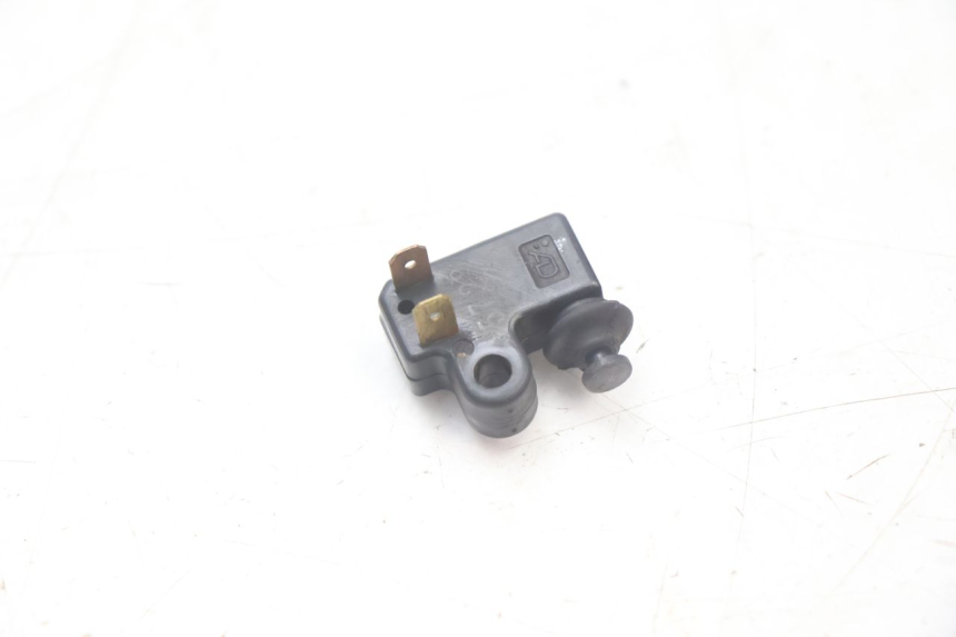 photo de WŁĄCZNIK ŚWIATEŁ STOP PRAWY YAMAHA XMAX X-MAX 125 (2006 - 2009) - Szczegół części