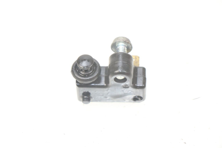 photo de WŁĄCZNIK ŚWIATEŁ STOP PRAWY YAMAHA XP T-MAX TMAX ABS 530 (2012 - 2015) - Zoom stanu zużycia