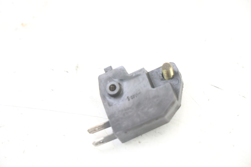 photo de WŁĄCZNIK ŚWIATEŁ STOP PRAWY YAMAHA FZS FAZER 600 (2001 - 2003) - Zoom stanu zużycia