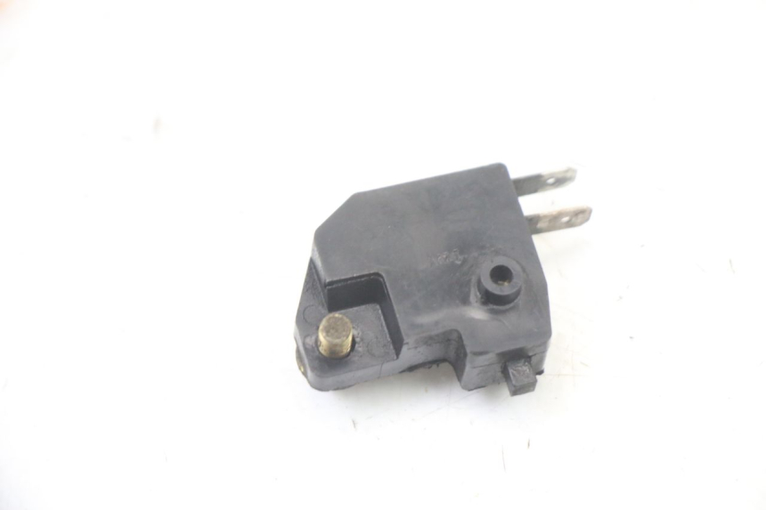 photo de WŁĄCZNIK ŚWIATEŁ STOP PRAWY YAMAHA FZS FAZER 600 (2001 - 2003) - Inny kąt widzenia