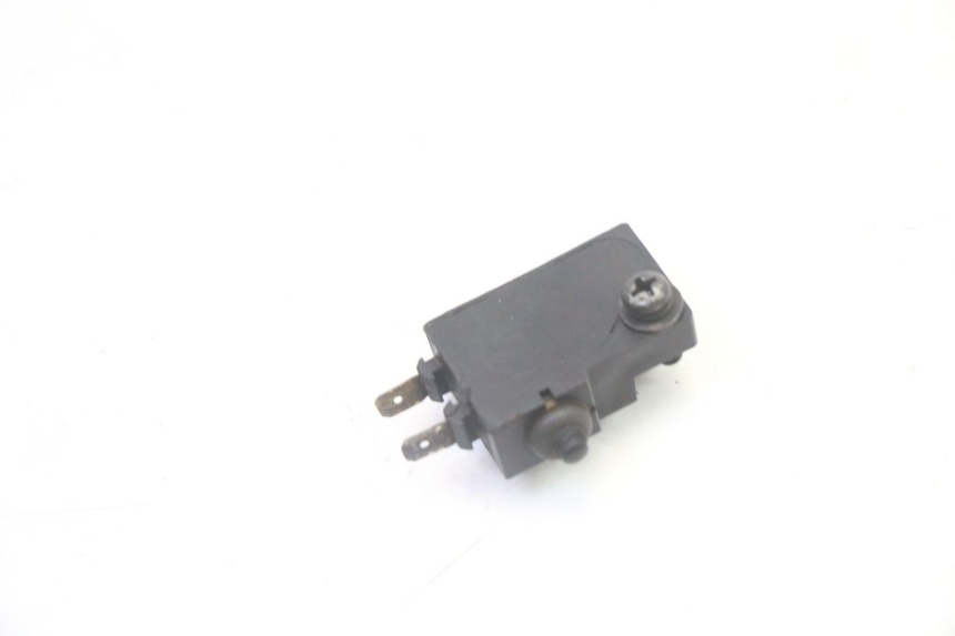 photo de WŁĄCZNIK ŚWIATEŁ STOP PRAWY YAMAHA YFM R RAPTOR 250 (2008 - 2014) - Inny kąt widzenia