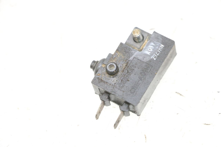 photo de WŁĄCZNIK ŚWIATEŁ STOP PRAWY YAMAHA YFM R RAPTOR 250 (2008 - 2014) - Szczegół części