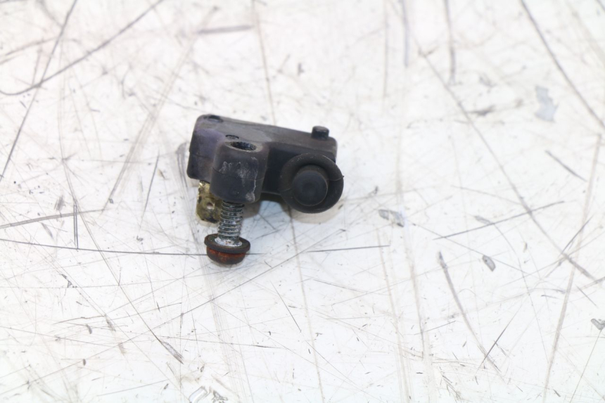 photo de WŁĄCZNIK ŚWIATEŁ STOP PRAWY YAMAHA YP MAJESTY ABS 400 (2007 - 2009) - Zoom stanu zużycia