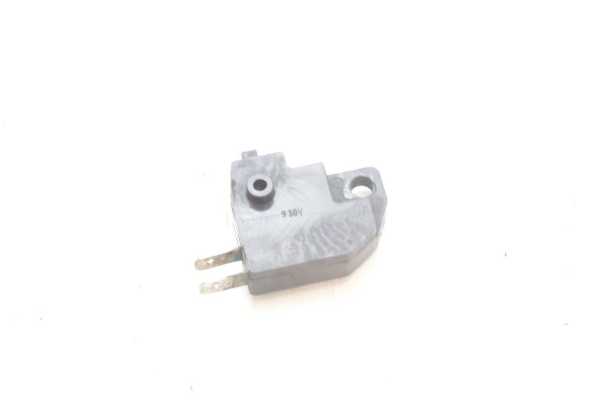 photo de WŁĄCZNIK ŚWIATEŁ STOP PRAWY KAWASAKI ZZR 600 (1995 - 2004) - Zoom stanu zużycia