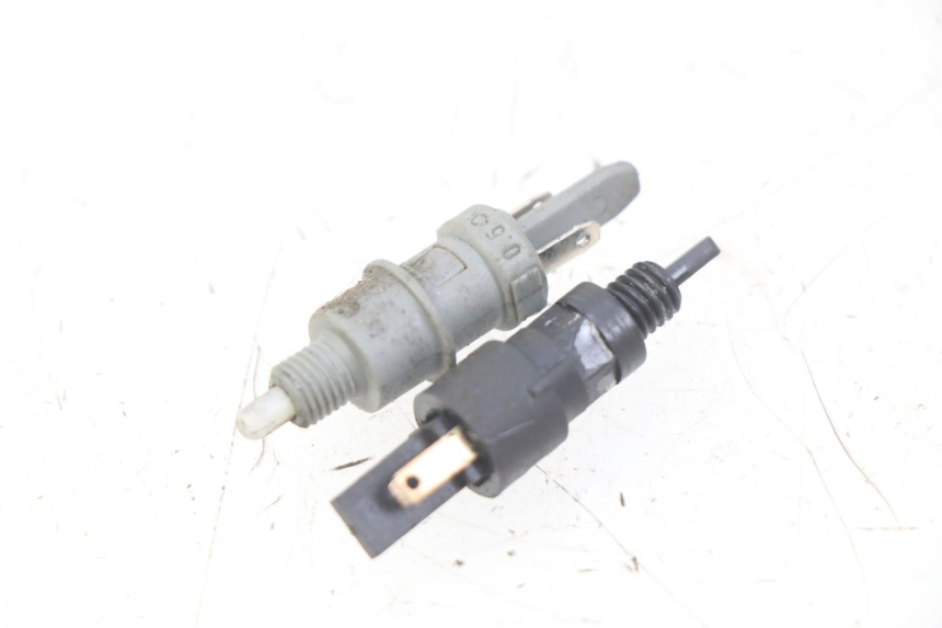 photo de Włącznik światła stopu PEUGEOT E-VIVACITY 1 (2012 - 2018) - Widok główny