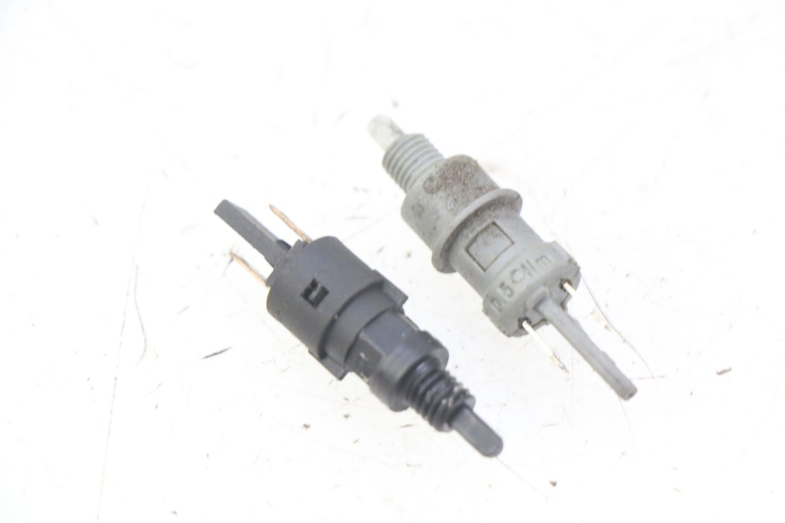 photo de Włącznik światła stopu PEUGEOT E-VIVACITY 1 (2012 - 2018) - Szczegół części