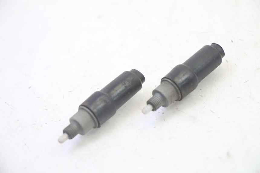 photo de Włącznik światła stopu PEUGEOT ELYSTAR 50 (2002 - 2014) - Szczegół części