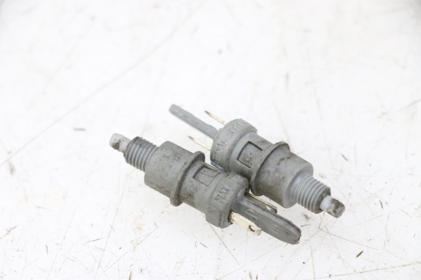 photo de Włącznik światła stopu PEUGEOT ELYSTAR 50 (2002 - 2014) - Szczegół części