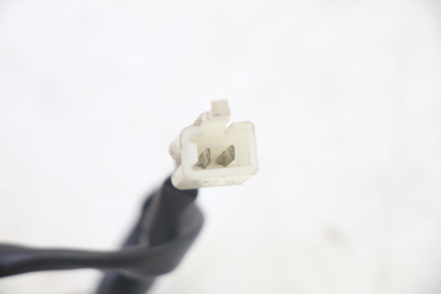 photo de Włącznik światła stop lewy ADIVA AD3 300 (2014 - 2020) - Zbliżenie techniczne