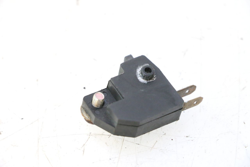 photo de LEWY WŁĄCZNIK ŚWIATEŁ STOP CF MOTO E-CHARM 125 (2005 - 2008) - Zoom stanu zużycia