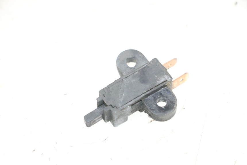 photo de Włącznik światła stopu lewy MBK FLIPPER 115 (2013 - 2017) - Zoom stanu zużycia