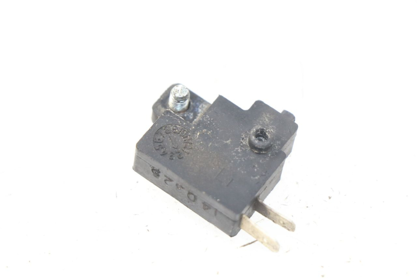 photo de Włącznik światła stopu lewy SYM GTS EFI ABS 125 (2012 - 2016) - Szczegół części