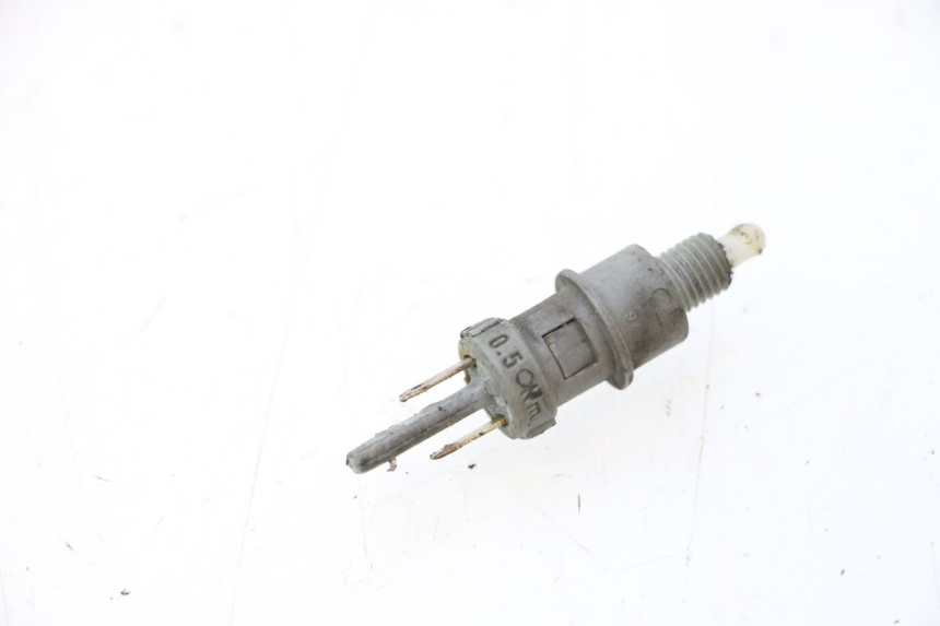 photo de STYK PRZEKAŹNIKA ŚWIATEŁ STOP LEWY PEUGEOT LUDIX ONE 14P 50 (2004 - 2013) - Szczegół części