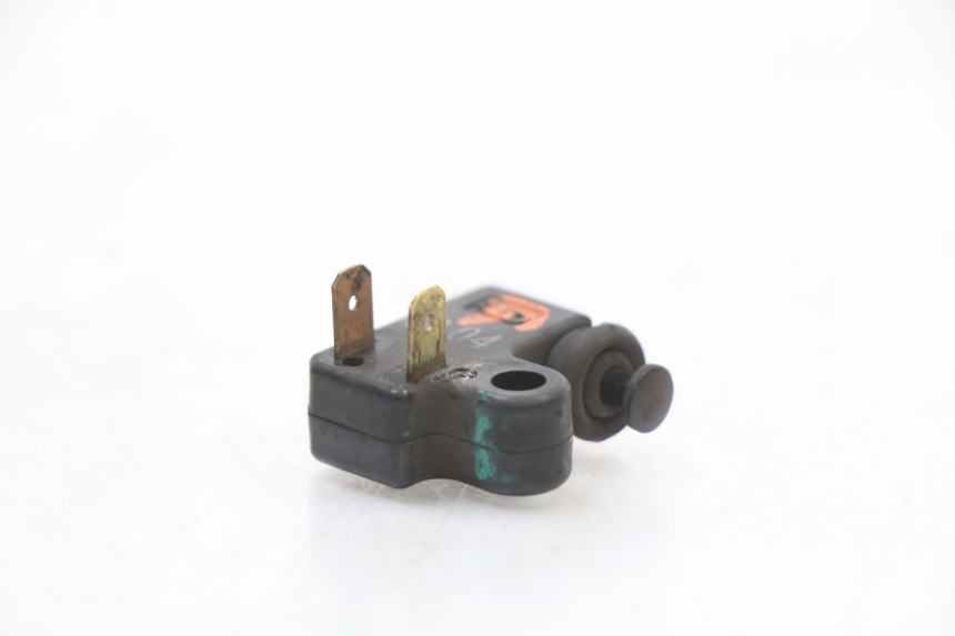 photo de Włącznik światła stopu lewy MBK MW TRYPTIK 125 (2014 - 2016) - Zoom stanu zużycia