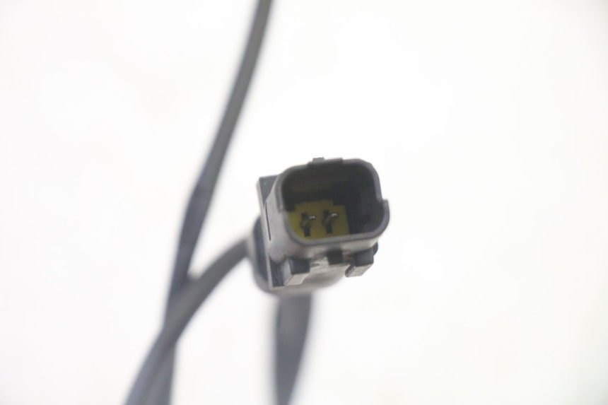 photo de Włącznik światła stopu lewy PEUGEOT SATELIS 125 (2006 - 2009) - Inny kąt widzenia
