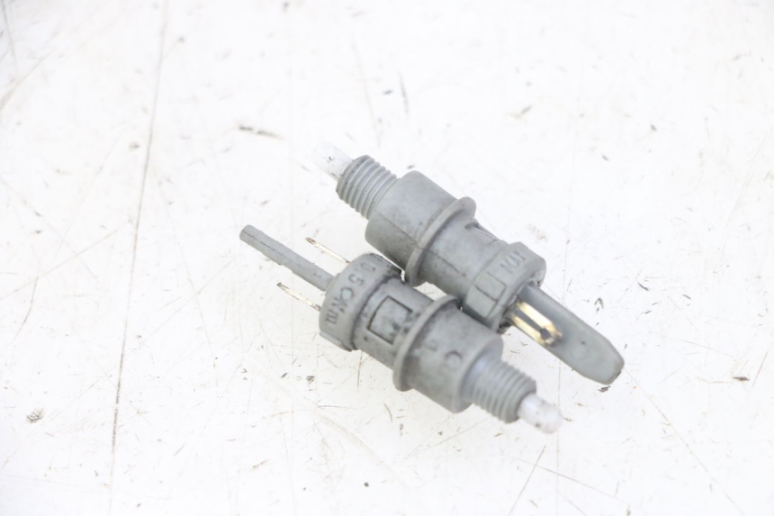 photo de Włącznik światła stopu PEUGEOT JET FORCE CARBU 50 (2003 - 2016) - Szczegół części