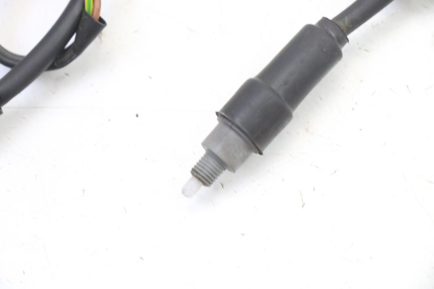 photo de Włącznik światła stopu YAMAHA JOG R 50 (2004 - 2014) - Zoom stanu zużycia