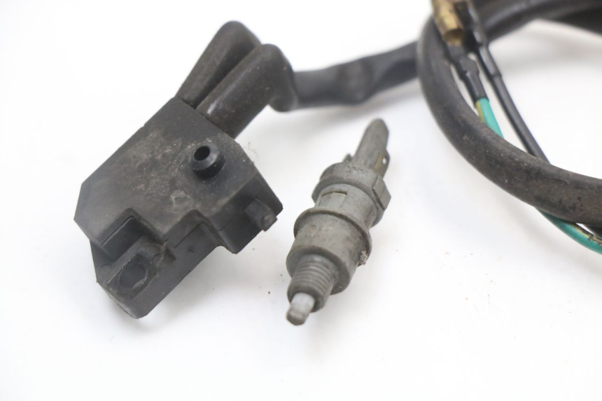 photo de Włącznik światła stopu PEUGEOT KISBEE 4T 50 (2018 - 2022) - Szczegół części