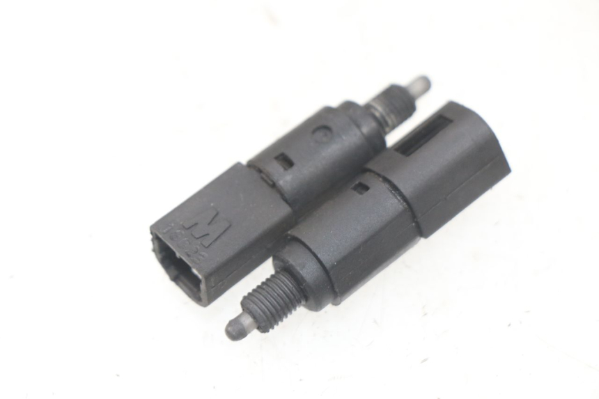 photo de Włącznik światła stopu PIAGGIO LIBERTY 4T 50 (2009 - 2015) - Widok główny