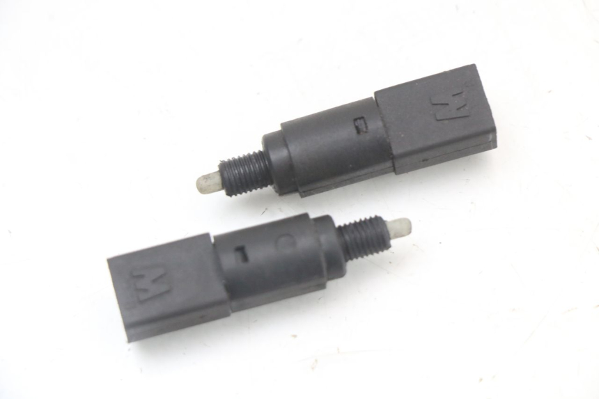 photo de Włącznik światła stopu PIAGGIO LIBERTY 4T 50 (2004 - 2008) - Szczegół części