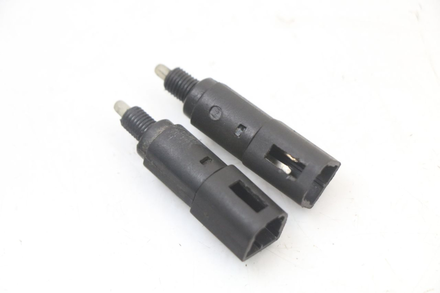 photo de Włącznik światła stopu PIAGGIO LIBERTY 4T 50 (2004 - 2008) - Inny kąt widzenia