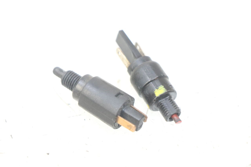 photo de Włącznik światła stopu PIAGGIO LIBERTY IGET S 125 (2016 - 2020) - Szczegół części