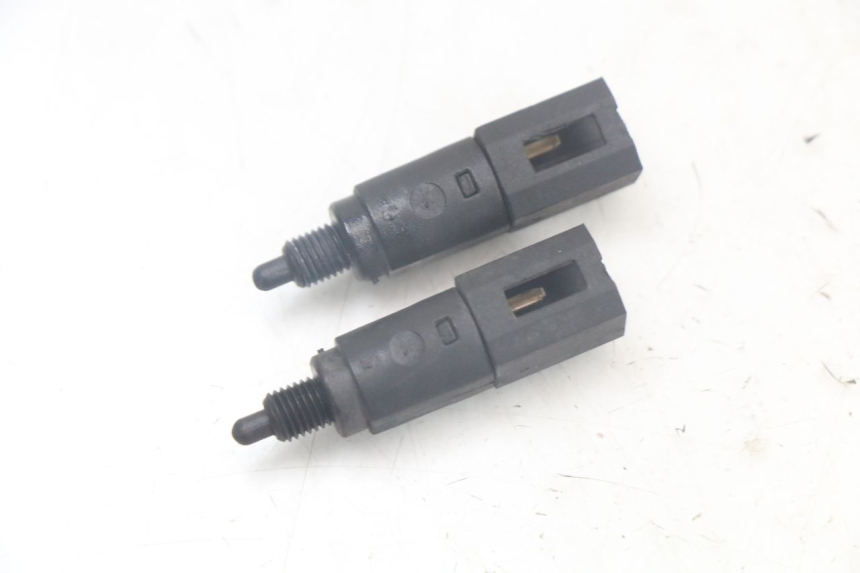 photo de Włącznik światła stopu PIAGGIO LIBERTY 125 (2009 - 2013) - Widok główny